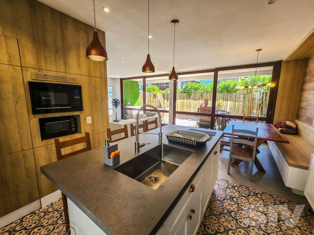 Village com 4 dormitórios à venda, 232 m² por R$ 2.710.000,00 - Riviera Módulo 24 - Bertioga/SP